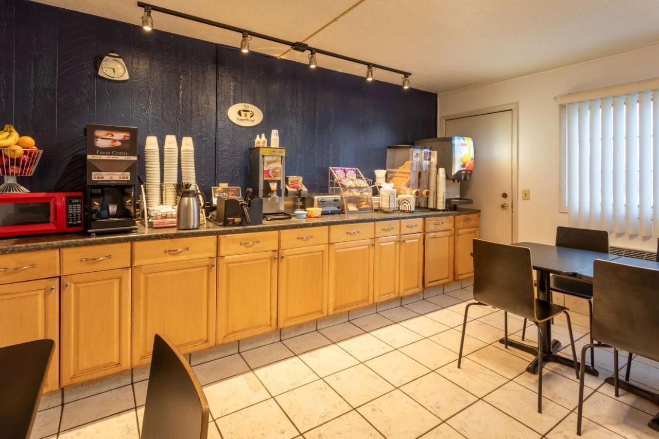 فندق Super 8 By Wyndham ووستير المظهر الخارجي الصورة